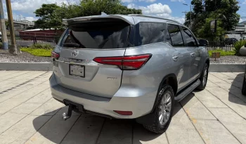 TOYOTA FORTUNER 2024 SILVER METALICO lleno