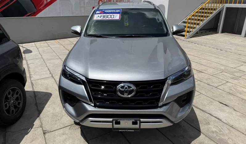TOYOTA FORTUNER 2024 SILVER METALICO lleno