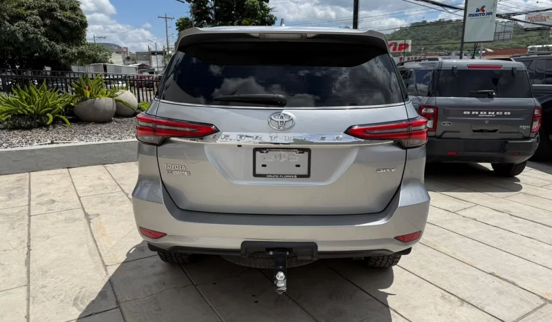 TOYOTA FORTUNER 2024 SILVER METALICO lleno