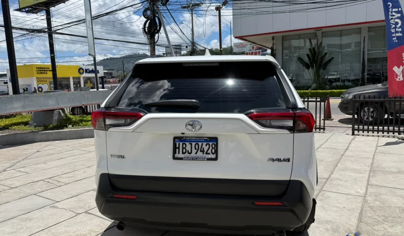 TOYOTA RAV4 2022 SUPER BLANCO lleno
