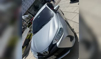 TOYOTA YARIS SEDÁN 2021 SILVER METÁLICO lleno