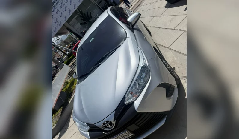 TOYOTA YARIS SEDÁN 2021 SILVER METÁLICO lleno