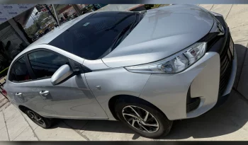 TOYOTA YARIS SEDÁN 2021 SILVER METÁLICO lleno
