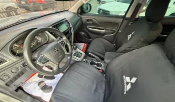 MITSUBISHI L200 PICKUP 2023 PLATEADO METÁLICO lleno