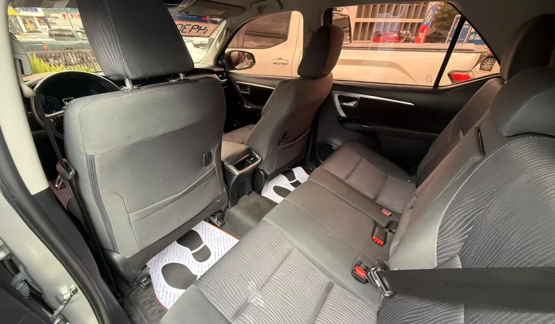 TOYOTA FORTUNER SUV 2023 SILVER METÁLICO lleno