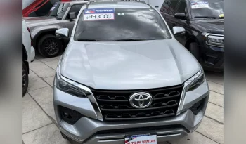 TOYOTA FORTUNER SUV 2023 SILVER METÁLICO lleno