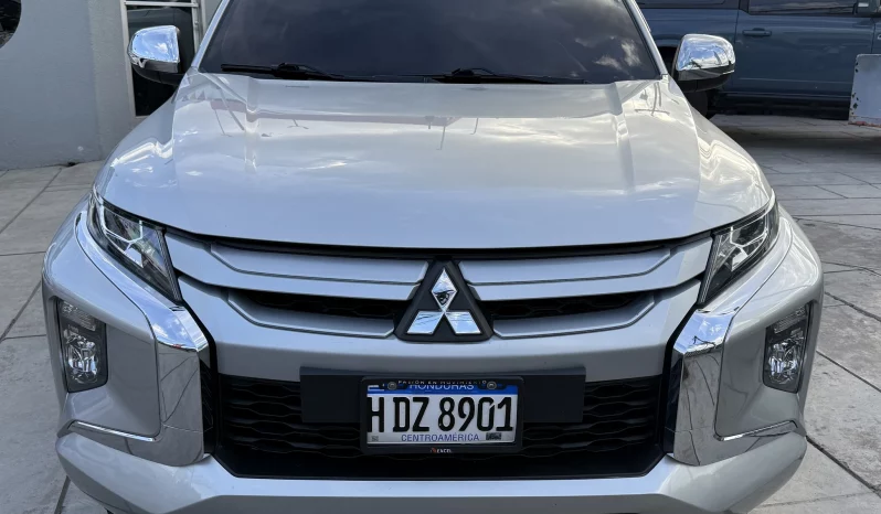 MITSUBISHI L200 PICKUP 2023 PLATEADO METÁLICO lleno