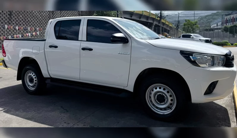 TOYOTA HILUX PICKUP 2026 SUPER BLANCO lleno