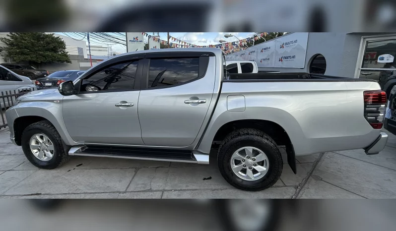 MITSUBISHI L200 PICKUP 2023 PLATEADO METÁLICO lleno