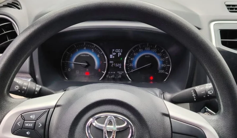 TOYOTA RUSH SUV 2022 BRONZE MICA METÁLICO lleno