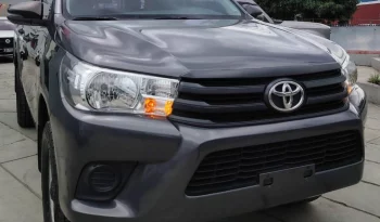 TOYOTA HILUX PICKUP 2021 GRIS METÁLICO lleno