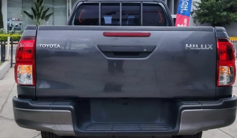 TOYOTA HILUX PICKUP 2021 GRIS METÁLICO lleno