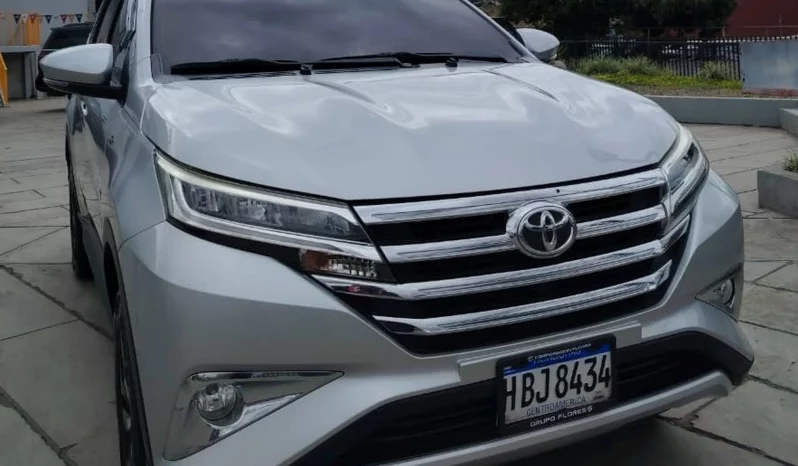 TOYOTA RUSH SUV 2022 SILVER METALICO lleno