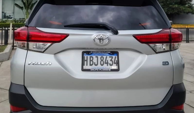 TOYOTA RUSH SUV 2022 SILVER METALICO lleno