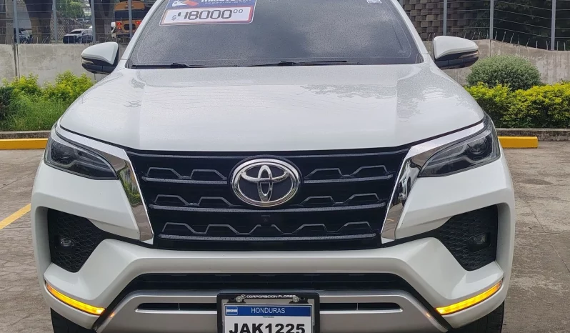 TOYOTA FORTUNER SUV 2024 BLANCO PERLA lleno