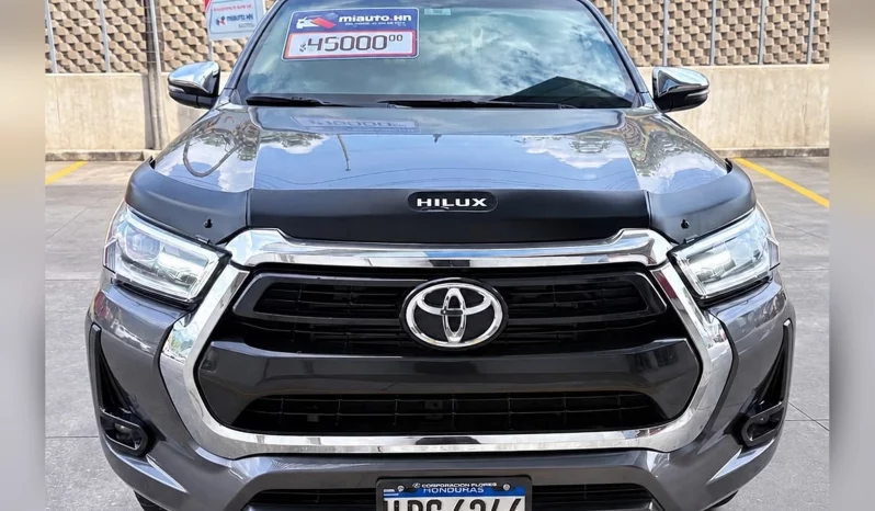 TOYOTA HILUX PICKUP 2023 GRIS METÁLICO lleno