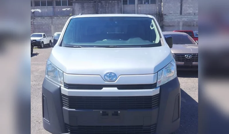 TOYOTA HIACE BUS 2023 SILVER MICA METÁLICO lleno
