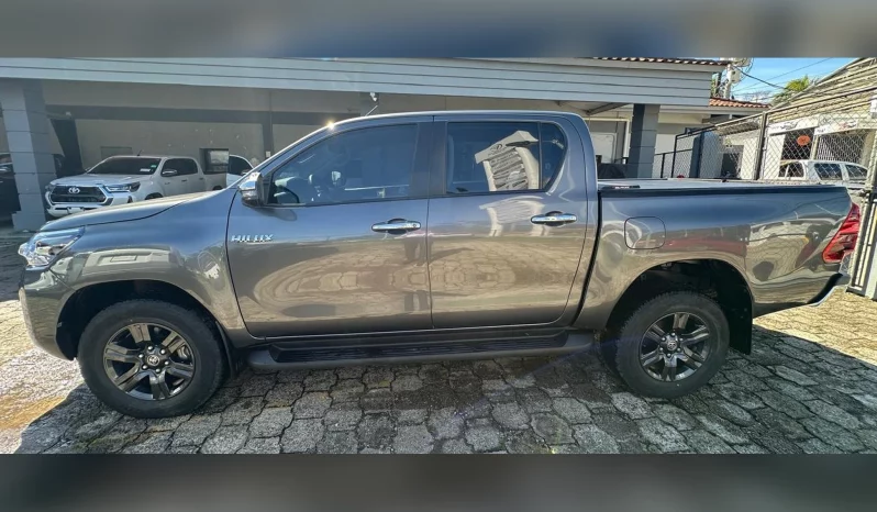 TOYOTA HILUX PICKUP 2022 GRIS lleno