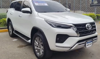 TOYOTA FORTUNER SUV 2024 BLANCO PERLA lleno