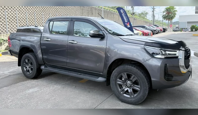 TOYOTA HILUX PICKUP 2023 GRIS METÁLICO lleno