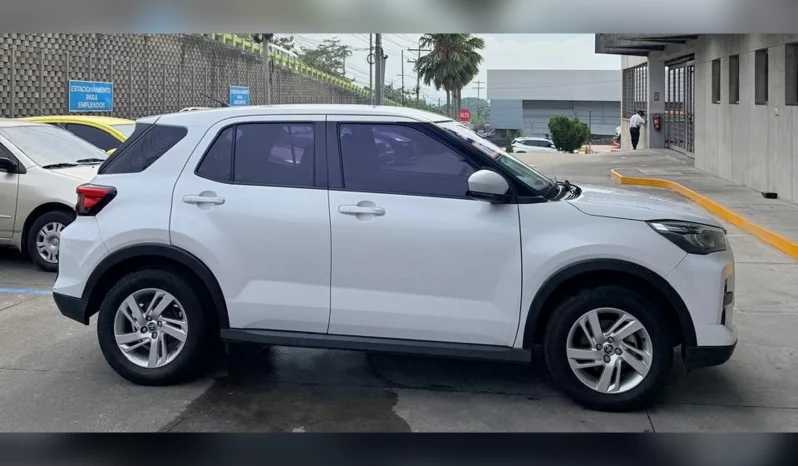 TOYOTA RAIZE SUV 2023 BLANCO PERLA lleno