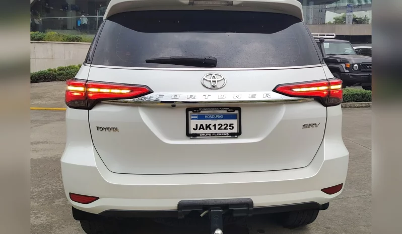 TOYOTA FORTUNER SUV 2024 BLANCO PERLA lleno