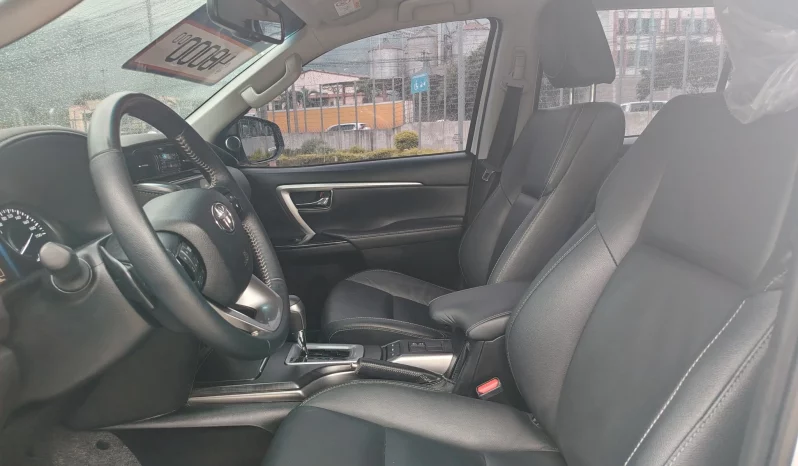 TOYOTA FORTUNER SUV 2024 BLANCO PERLA lleno