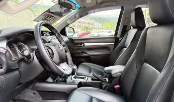 TOYOTA HILUX PICKUP 2023 GRIS METÁLICO lleno