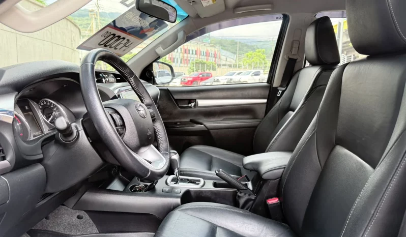 TOYOTA HILUX PICKUP 2023 GRIS METÁLICO lleno