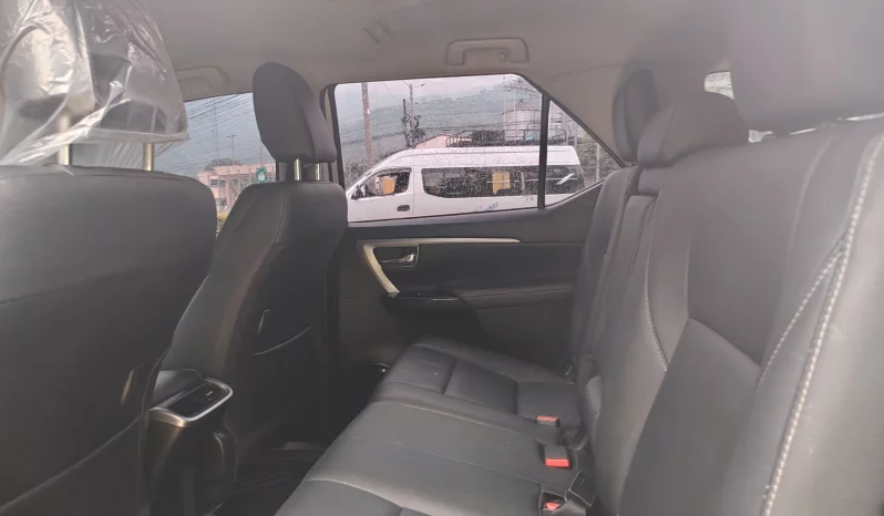 TOYOTA FORTUNER SUV 2024 BLANCO PERLA lleno