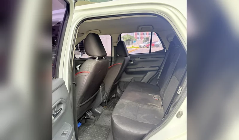 TOYOTA RAIZE SUV 2023 BLANCO PERLA lleno