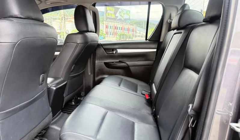 TOYOTA HILUX PICKUP 2023 GRIS METÁLICO lleno