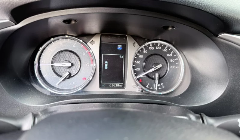 TOYOTA HILUX PICKUP 2023 GRIS METÁLICO lleno