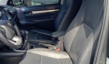 TOYOTA HILUX 2024 GRIS METALICO lleno