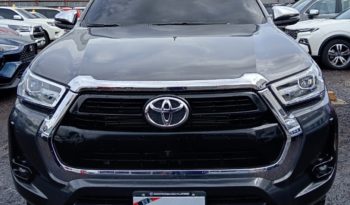 TOYOTA HILUX 2024 GRIS METALICO lleno