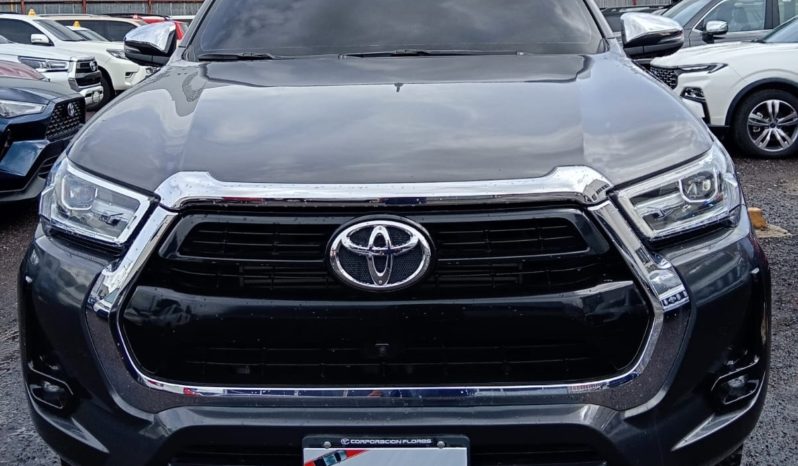TOYOTA HILUX 2024 GRIS METALICO lleno