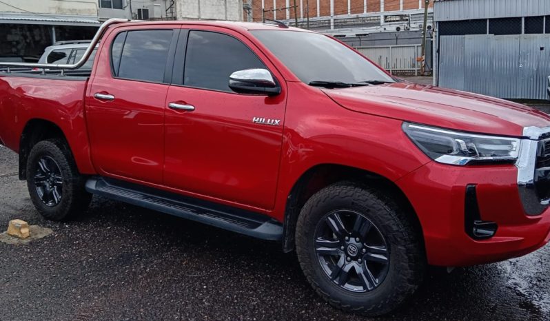 TOYOTA HILUX 2024 ROJO METALICO lleno