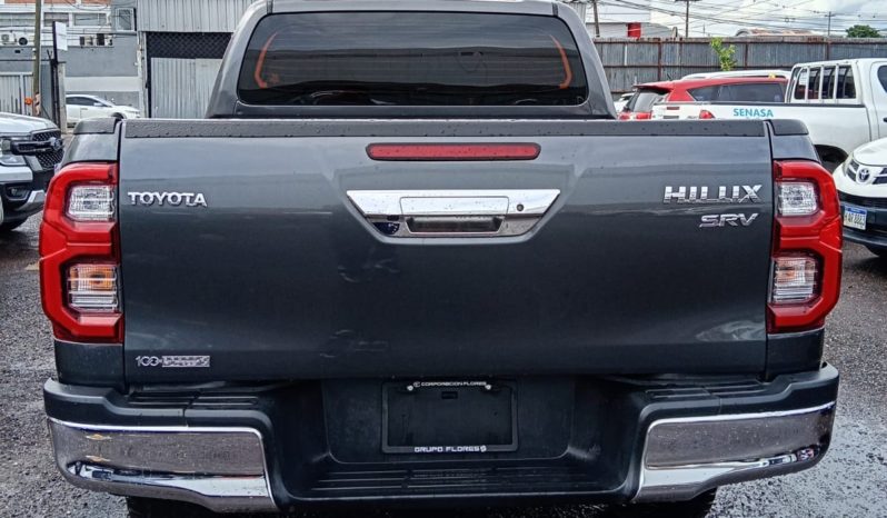 TOYOTA HILUX 2024 GRIS METALICO lleno